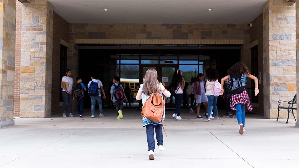 Ska elevens gamla skola informera den nya skolan om att en orosanmälan har gjorts.jpg